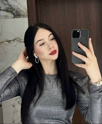 Живу в Москве и могу предложить тебе широкий спектр услуг. Готова сделать все, чтобы ты почувствовал себя особенным и удовлетворенным. Обладаю искусными руками, которые способны доставить тебе незабываемое удовольствие. Мои возможности безграничны, и я всегда стараюсь угодить и удивить клиента. У меня много отзывов, которые говорят о моей неподражаемости. Горячие фото не оставят тебя равнодушным. Уверяю, время со мной будет самым ярким и незабываемым в твоей жизни! 😘💋 Яночка